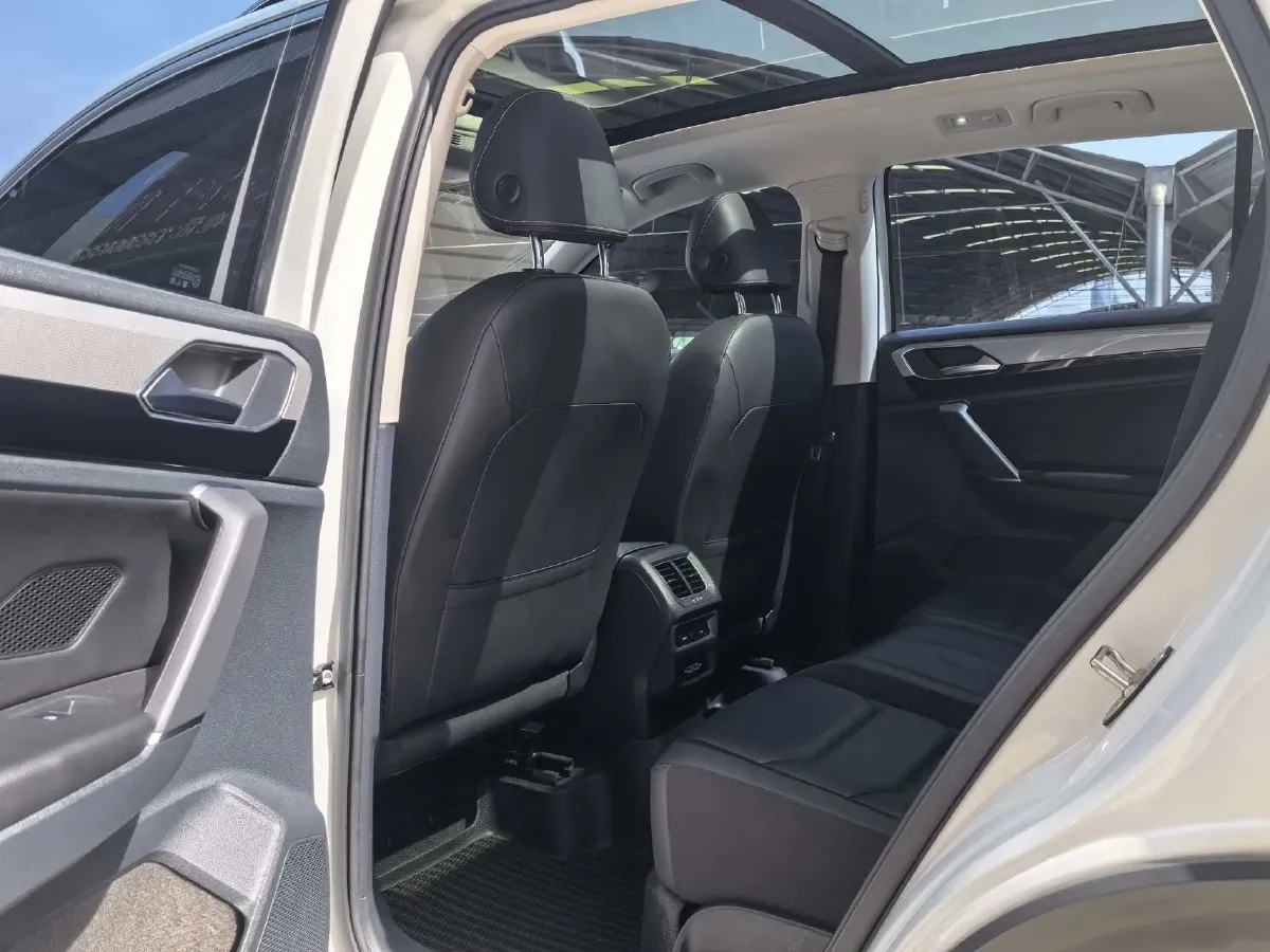 2019 Jeep Cherokee 2.0T 234HP L4 9AT,autocango,china used car exporter,china ev exporter,chinese used car exporter,chinese used ev exporter