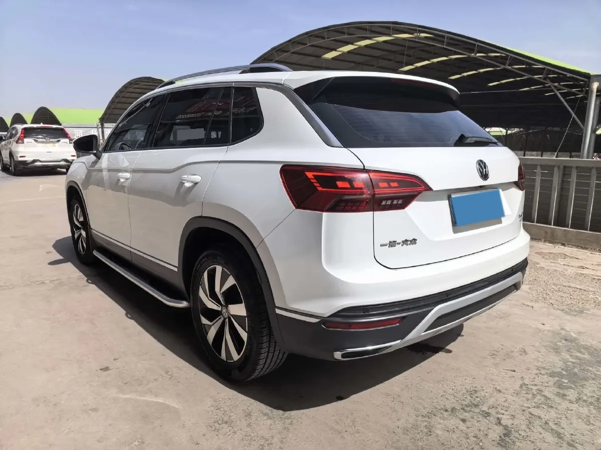 2019 Jeep Cherokee 2.0T 234HP L4 9AT,autocango,china used car exporter,china ev exporter,chinese used car exporter,chinese used ev exporter