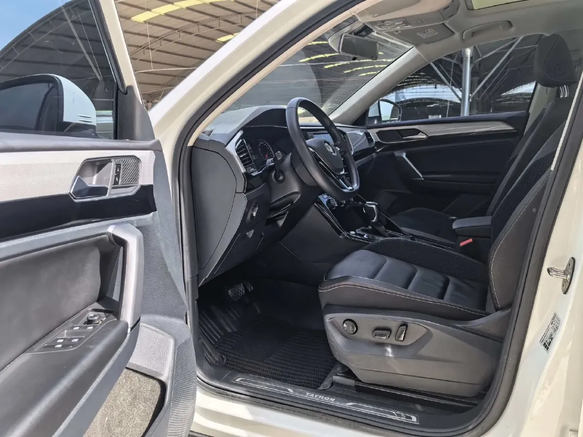 2019 Jeep Cherokee 2.0T 234HP L4 9AT,autocango,china used car exporter,china ev exporter,chinese used car exporter,chinese used ev exporter