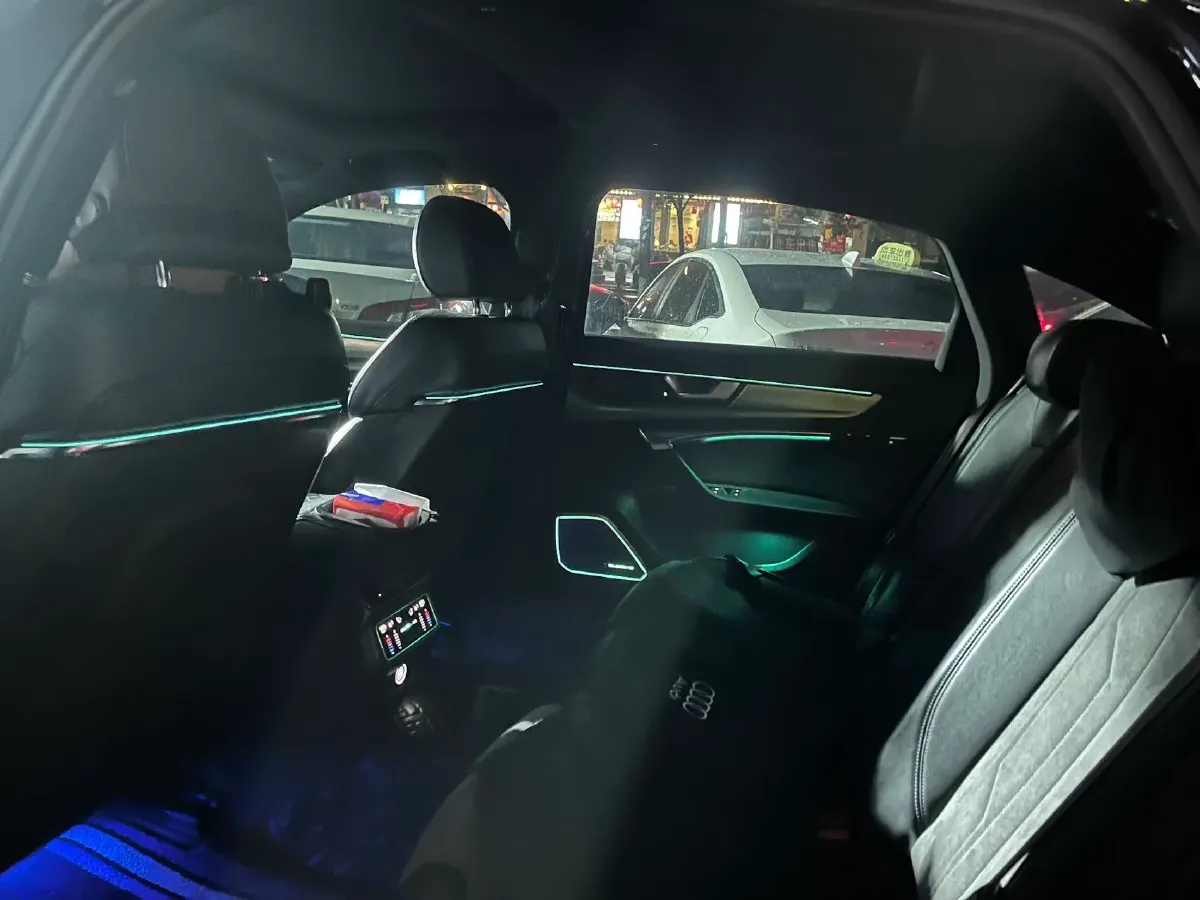 2022 Audi A6L 2.0T 224HP L4 7DCT,autocango,china used car exporter,china ev exporter,chinese used car exporter,chinese used ev exporter