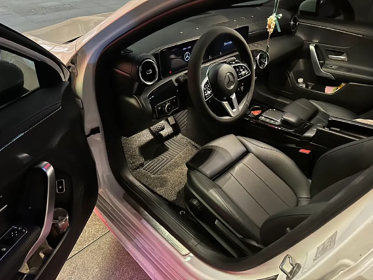 2020 Mercedes-Benz A Class 1.3T 163HP L4 7DCT,autocango,china used car exporter,china ev exporter,chinese used car exporter,chinese used ev exporter