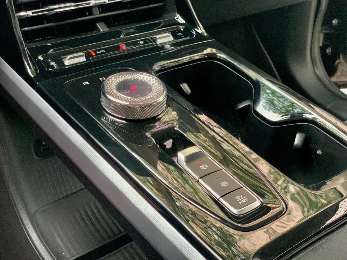 2024 WuLing XingGuang 1.5L 106HP L4 E-CVT PHEV 20.5KWH,autocango,china used car exporter,china ev exporter,chinese used car exporter,chinese used ev exporter