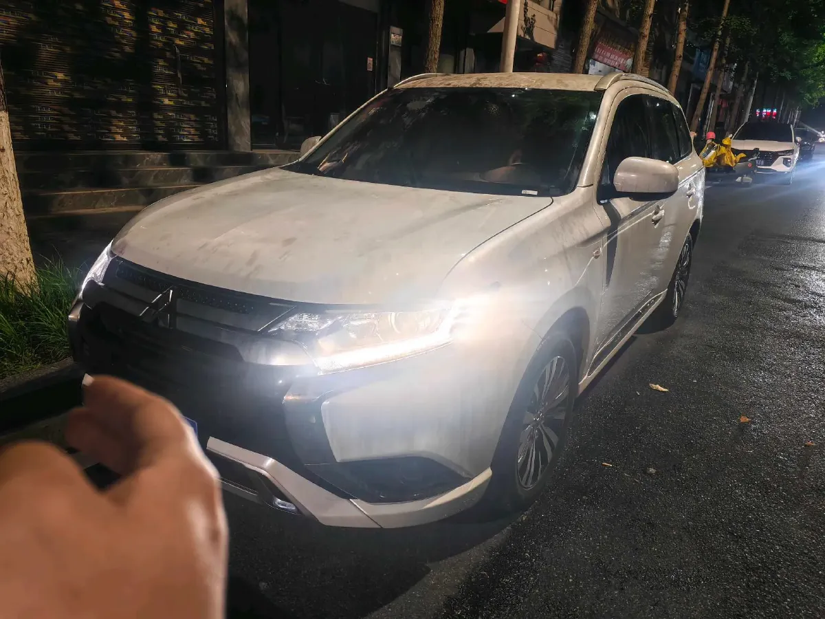 2021 Mitsubishi Outlander 2.0L 166HP L4 CVT,autocango,china used car exporter,china ev exporter,chinese used car exporter,chinese used ev exporter