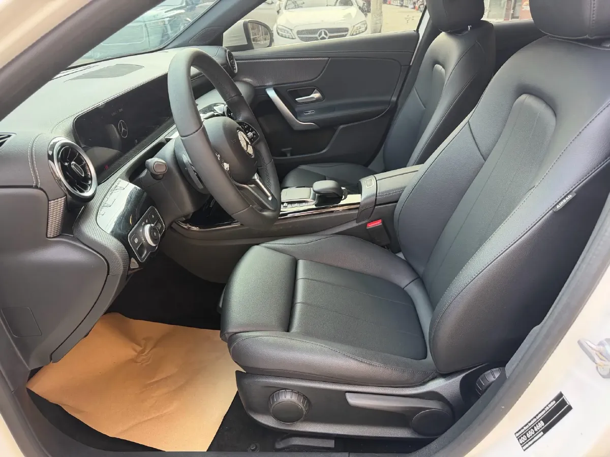 2022 Mercedes-Benz A Class 1.3T 163HP L4 7DCT,autocango,china used car exporter,china ev exporter,chinese used car exporter,chinese used ev exporter