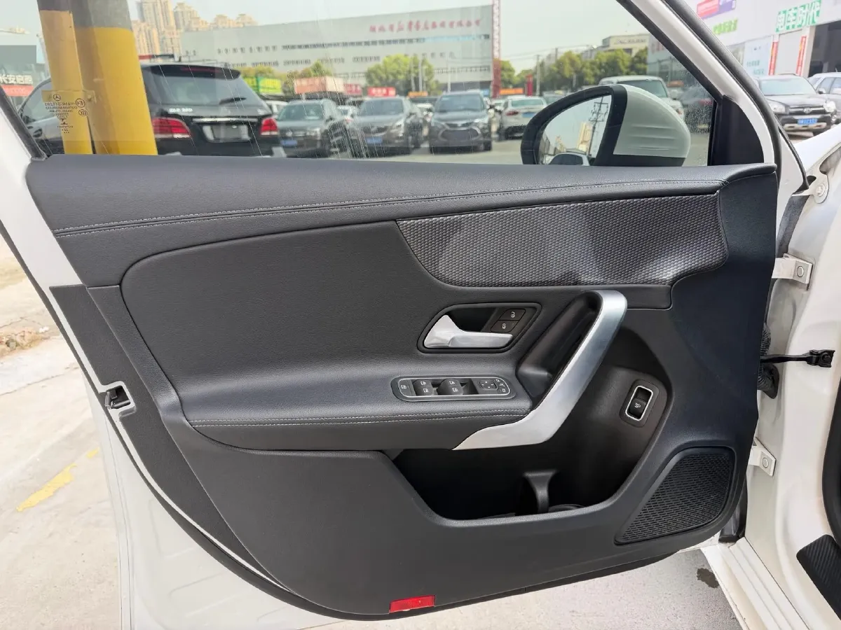 2022 Mercedes-Benz A Class 1.3T 163HP L4 7DCT,autocango,china used car exporter,china ev exporter,chinese used car exporter,chinese used ev exporter