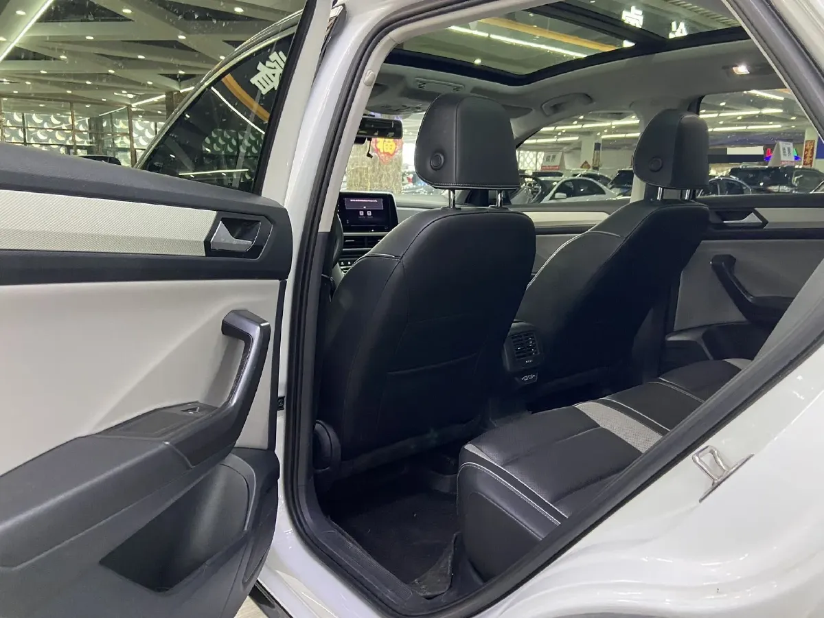 2023 Volkswagen T-Roc 1.4T 150HP L4 7DCT,autocango,china used car exporter,china ev exporter,chinese used car exporter,chinese used ev exporter