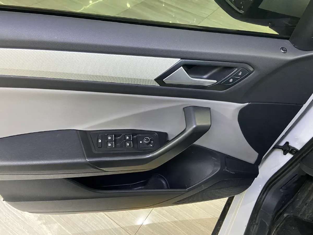 2023 Volkswagen T-Roc 1.4T 150HP L4 7DCT,autocango,china used car exporter,china ev exporter,chinese used car exporter,chinese used ev exporter