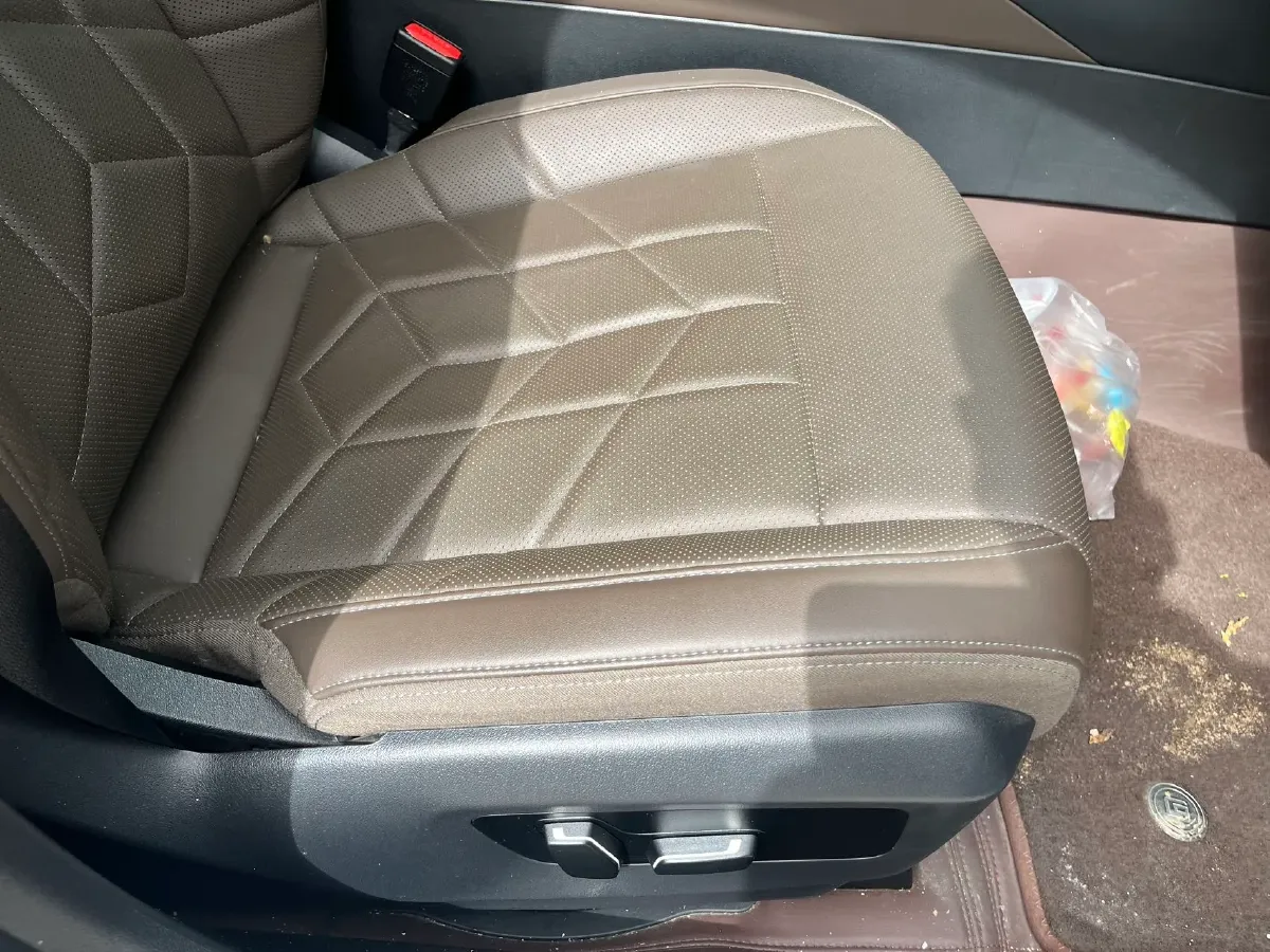 2024 BMW 5 Series 2.0T 258HP L4 8AT,autocango,china used car exporter,china ev exporter,chinese used car exporter,chinese used ev exporter