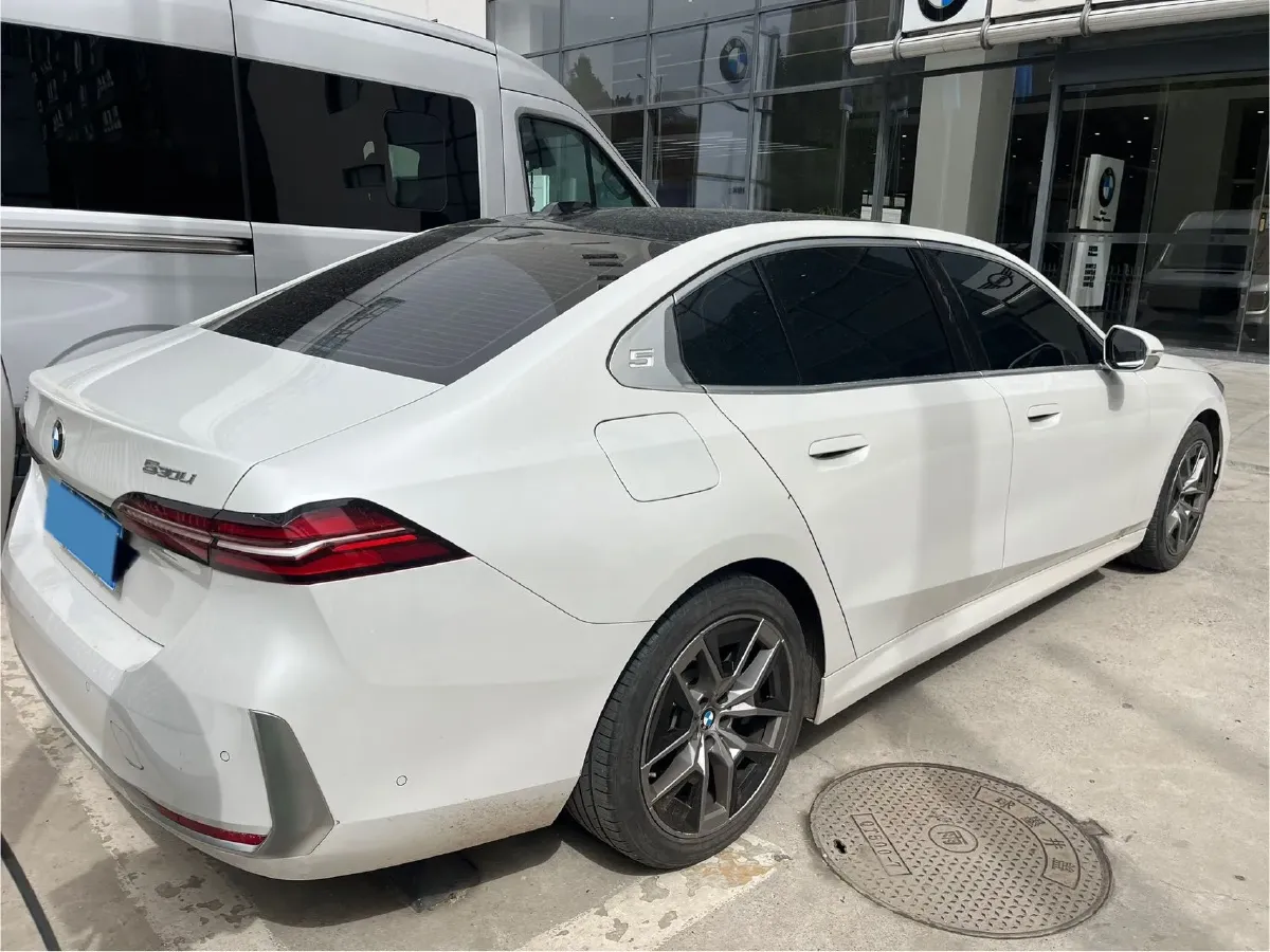 2024 BMW 5 Series 2.0T 258HP L4 8AT,autocango,china used car exporter,china ev exporter,chinese used car exporter,chinese used ev exporter