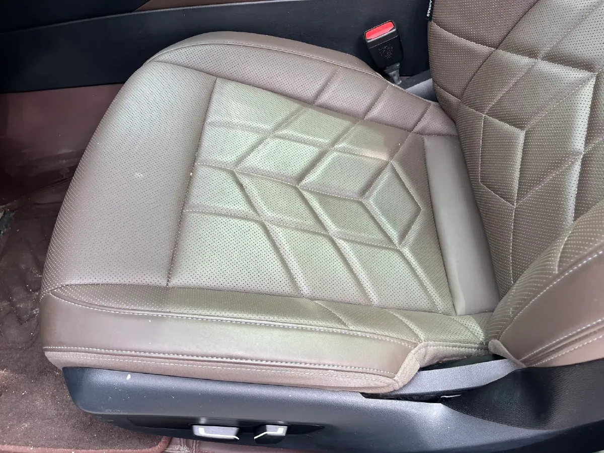 2024 BMW 5 Series 2.0T 258HP L4 8AT,autocango,china used car exporter,china ev exporter,chinese used car exporter,chinese used ev exporter