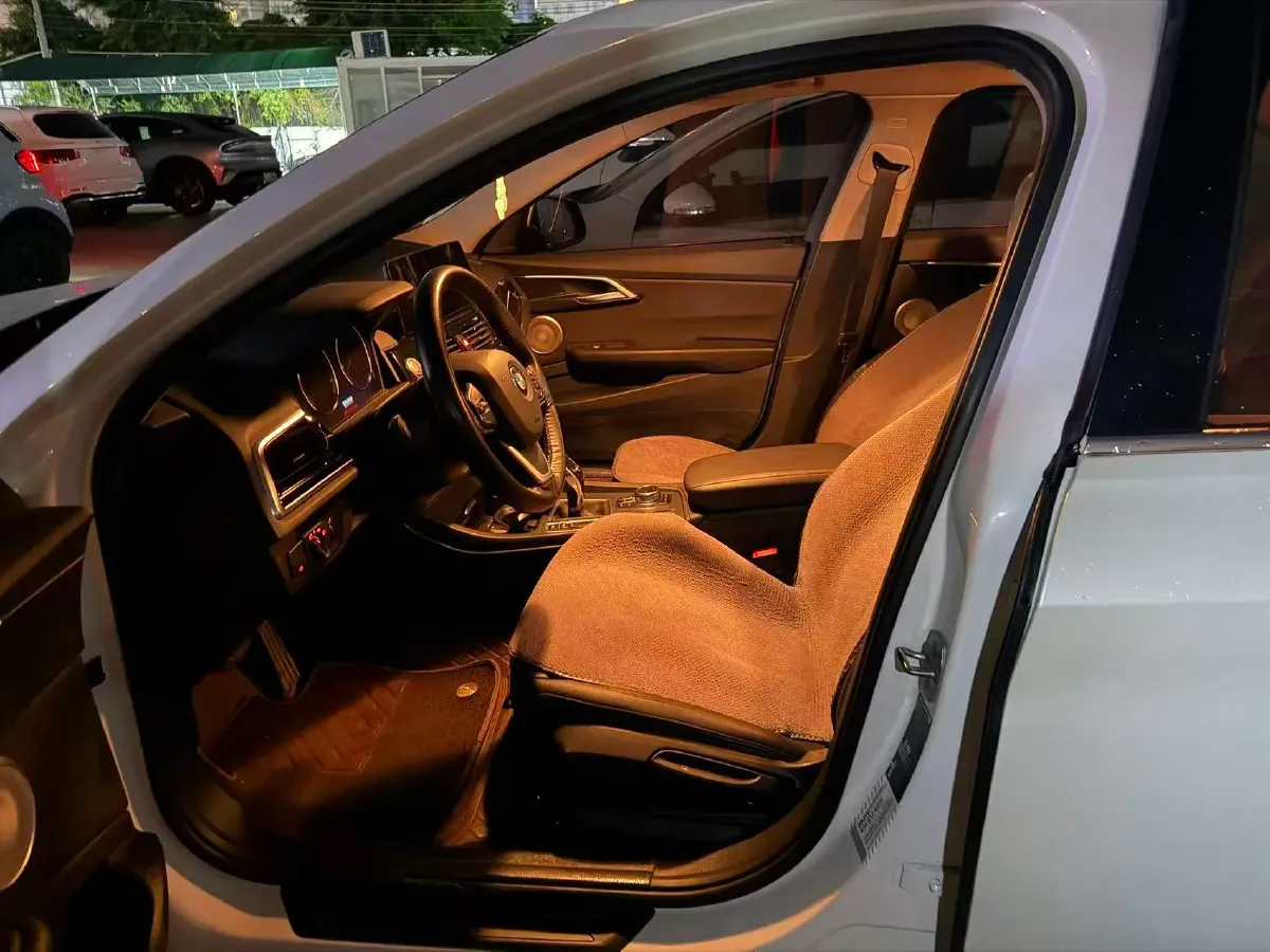 2023 BMW 1 Series 1.5T 136HP L3 7DCT,autocango,china used car exporter,china ev exporter,chinese used car exporter,chinese used ev exporter