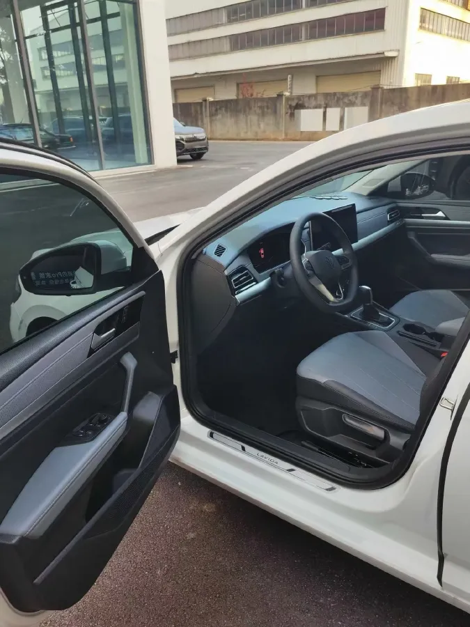 2025 Volkswagen Lavida 1.5L 110HP L4 6AT,autocango,china used car exporter,china ev exporter,chinese used car exporter,chinese used ev exporter