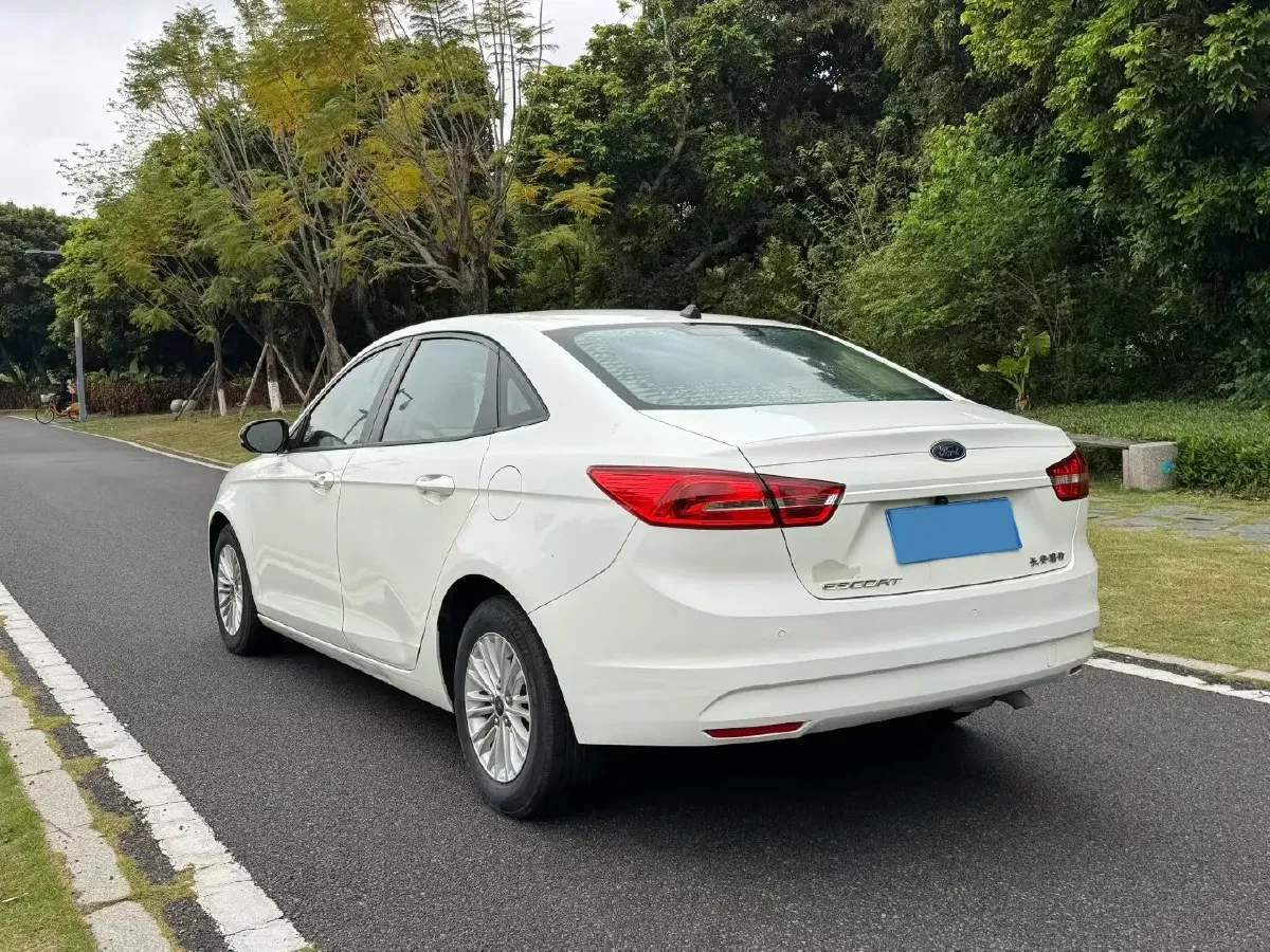 2017 Ford Escort 1.5L 113HP L4 6AT,autocango,china used car exporter,china ev exporter,chinese used car exporter,chinese used ev exporter