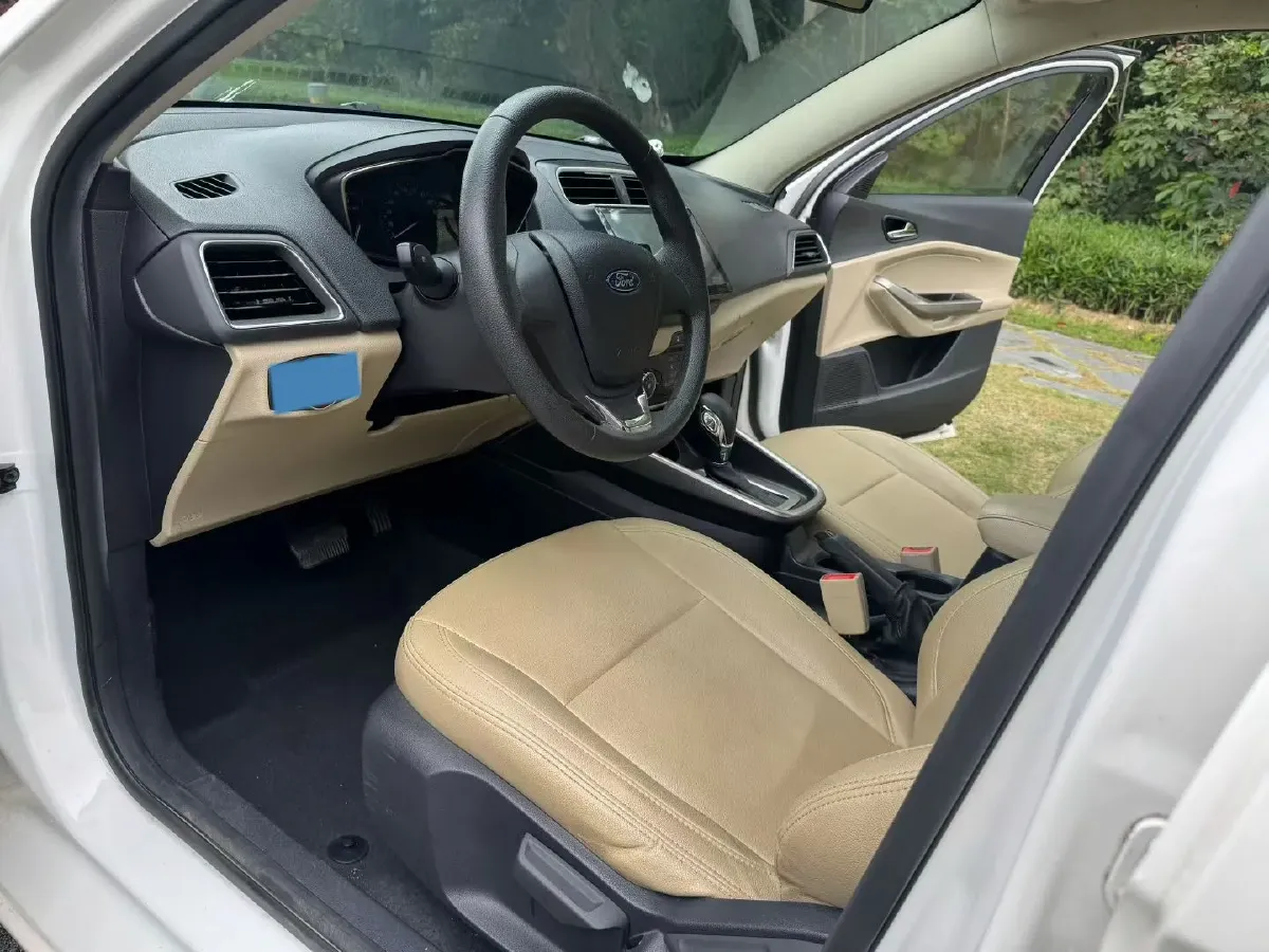 2017 Ford Escort 1.5L 113HP L4 6AT,autocango,china used car exporter,china ev exporter,chinese used car exporter,chinese used ev exporter