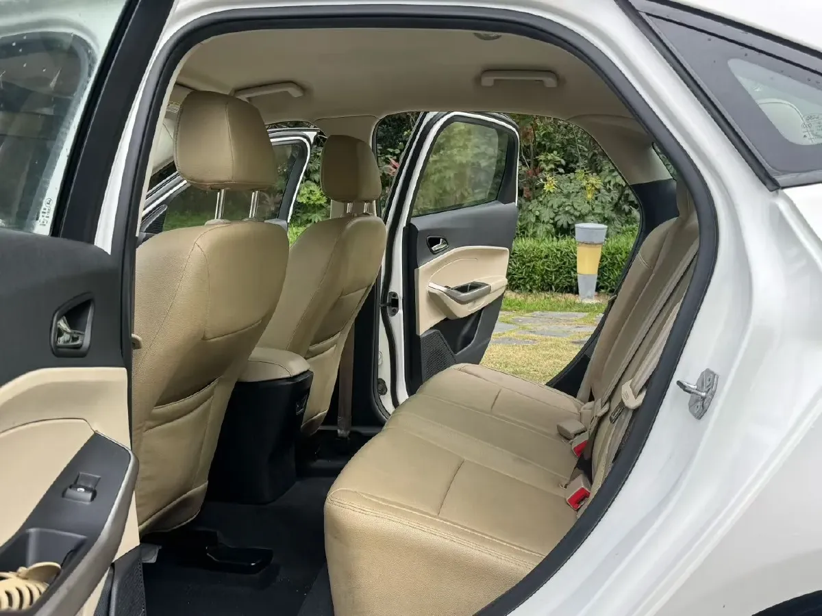 2017 Ford Escort 1.5L 113HP L4 6AT,autocango,china used car exporter,china ev exporter,chinese used car exporter,chinese used ev exporter