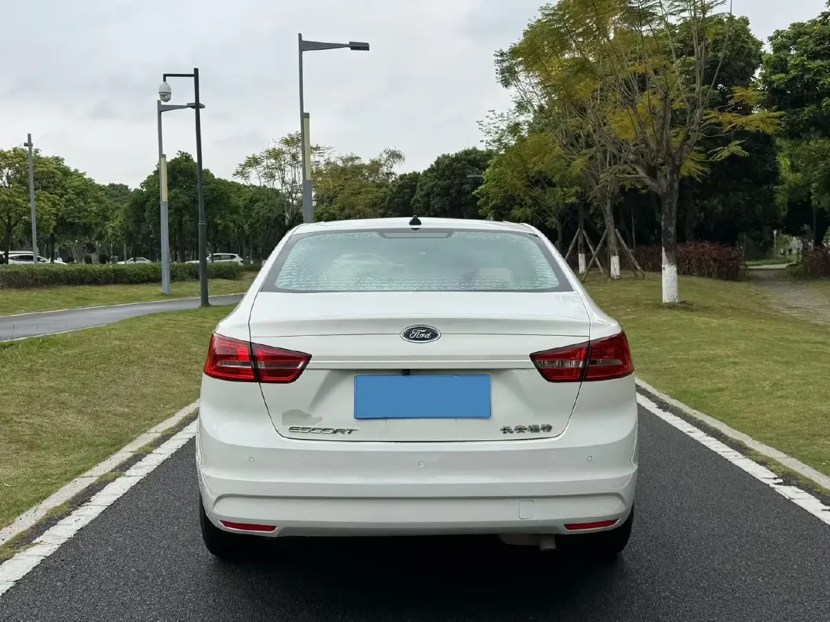 2017 Ford Escort 1.5L 113HP L4 6AT,autocango,china used car exporter,china ev exporter,chinese used car exporter,chinese used ev exporter