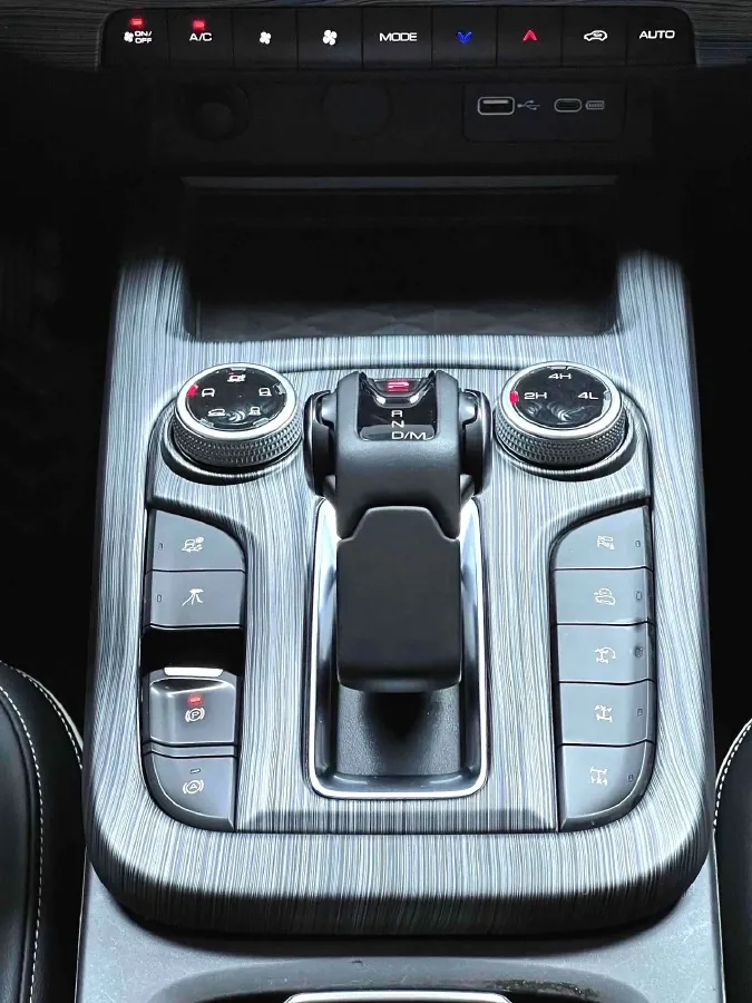 2023 Tank 300 2.0T 227HP L4 8AT,autocango,china used car exporter,china ev exporter,chinese used car exporter,chinese used ev exporter