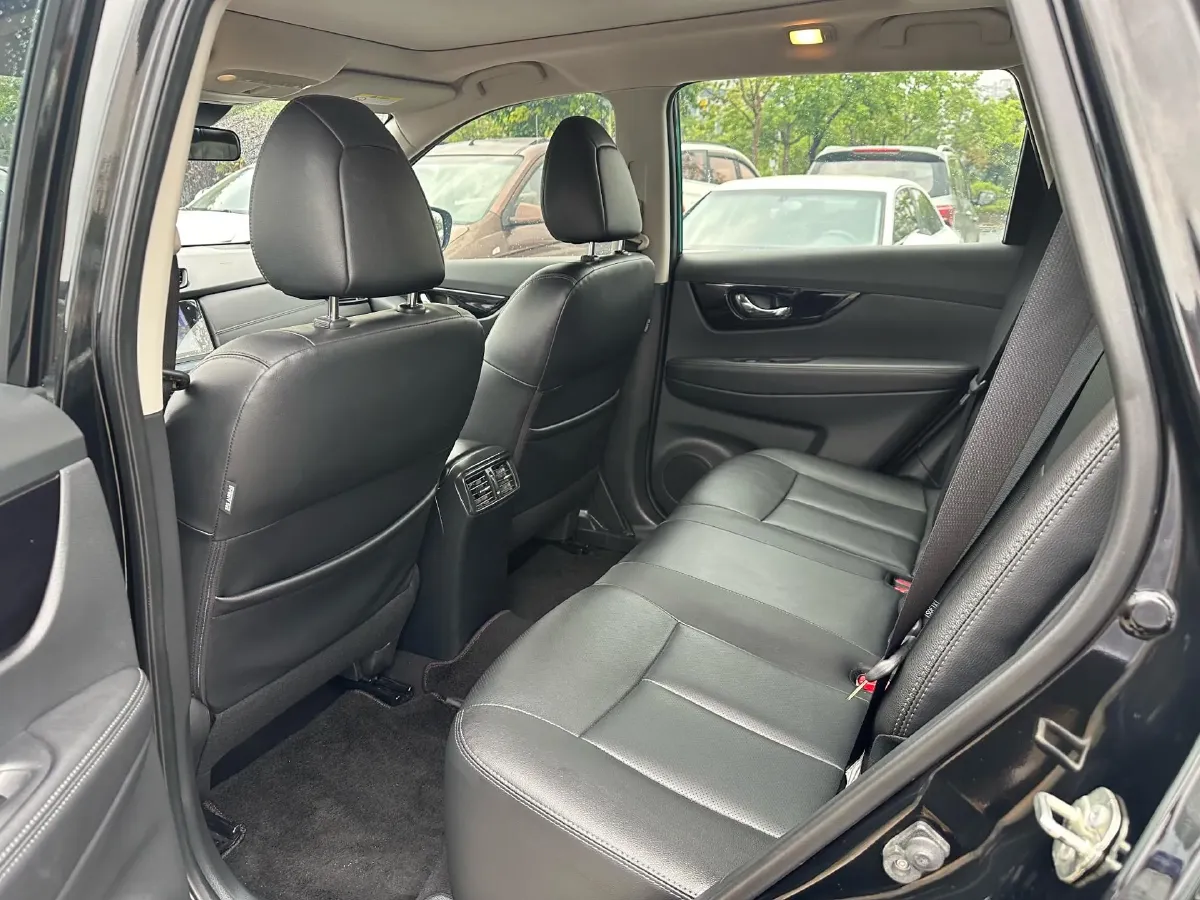 2021 Nissan X-Trail 2.0L 151HP L4 CVT,autocango,china used car exporter,china ev exporter,chinese used car exporter,chinese used ev exporter