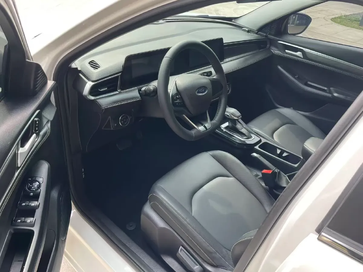 2021 Ford Escort 1.5L 122HP L3 6AT,autocango,china used car exporter,china ev exporter,chinese used car exporter,chinese used ev exporter