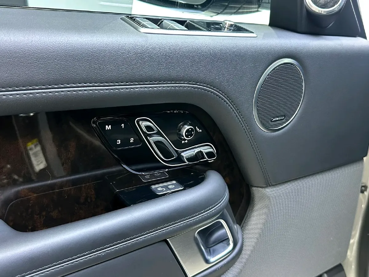 2020 Land Rover Range Rover 3.0T 400HP L6 8AT,autocango,china used car exporter,china ev exporter,chinese used car exporter,chinese used ev exporter