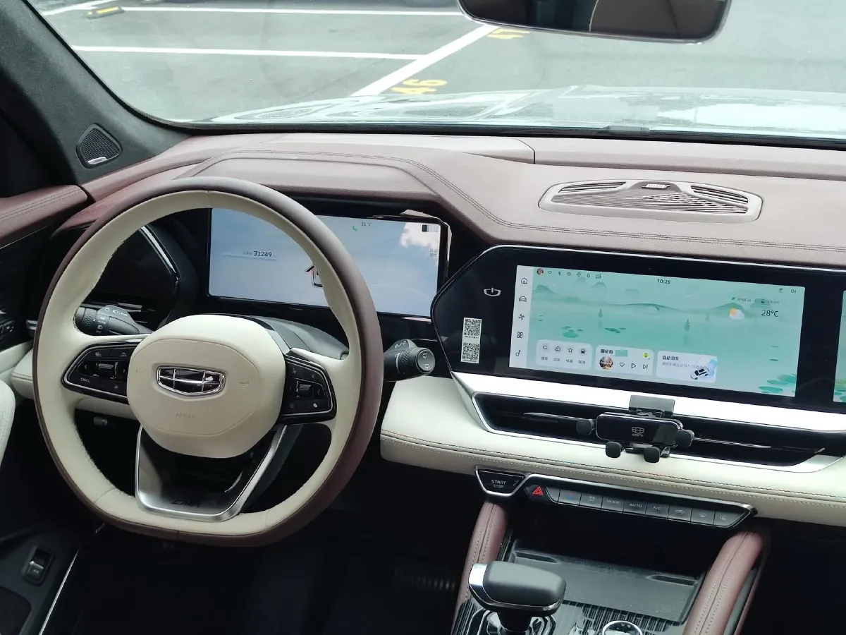 2021 Geely Monjaro 2.0T 218HP L4 7DCT,autocango,china used car exporter,china ev exporter,chinese used car exporter,chinese used ev exporter