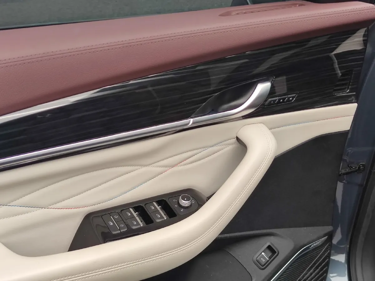 2021 Geely Monjaro 2.0T 218HP L4 7DCT,autocango,china used car exporter,china ev exporter,chinese used car exporter,chinese used ev exporter