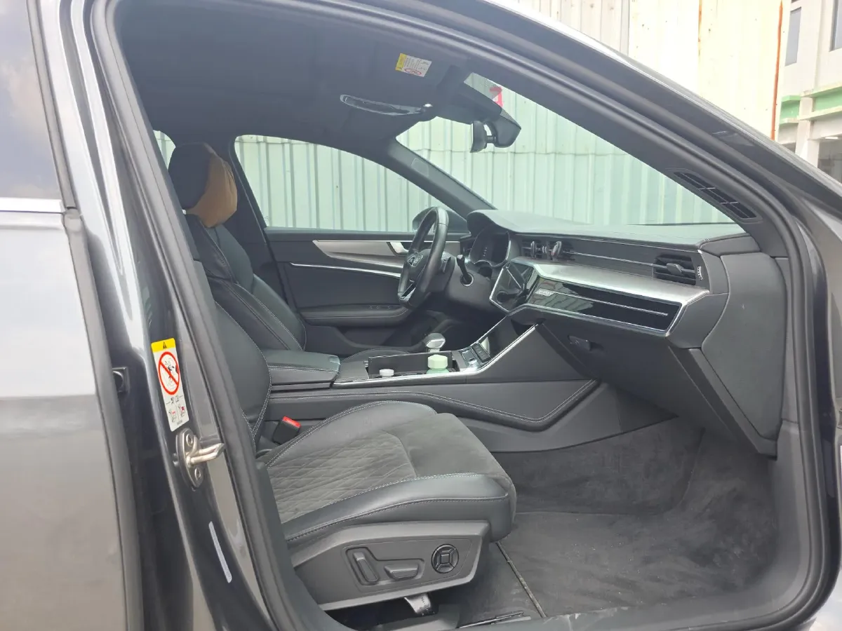 2022 Audi A6L 3.0T 340HP V6 7DCT,autocango,china used car exporter,china ev exporter,chinese used car exporter,chinese used ev exporter