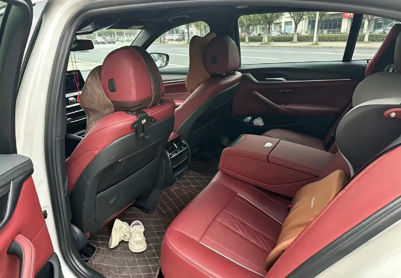 2022 BMW 5 Series 2.0T 252HP L4 8AT,autocango,china used car exporter,china ev exporter,chinese used car exporter,chinese used ev exporter