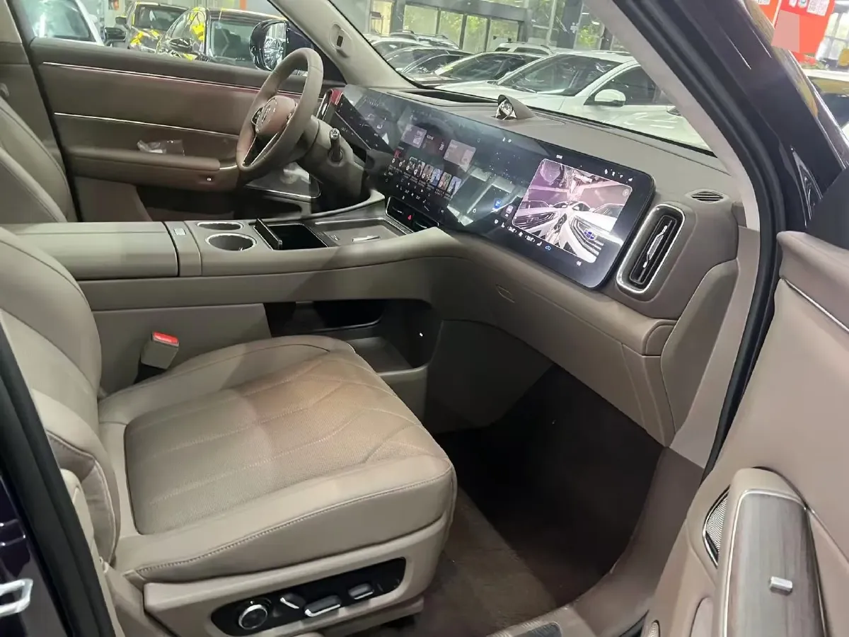 2025 AITO AITO M8 REEV 160HP REEV 53.4KWH,autocango,china used car exporter,china ev exporter,chinese used car exporter,chinese used ev exporter