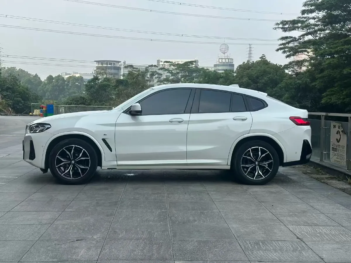 2022 BMW X4 2.0T 245HP L4 8AT,autocango,china used car exporter,china ev exporter,chinese used car exporter,chinese used ev exporter
