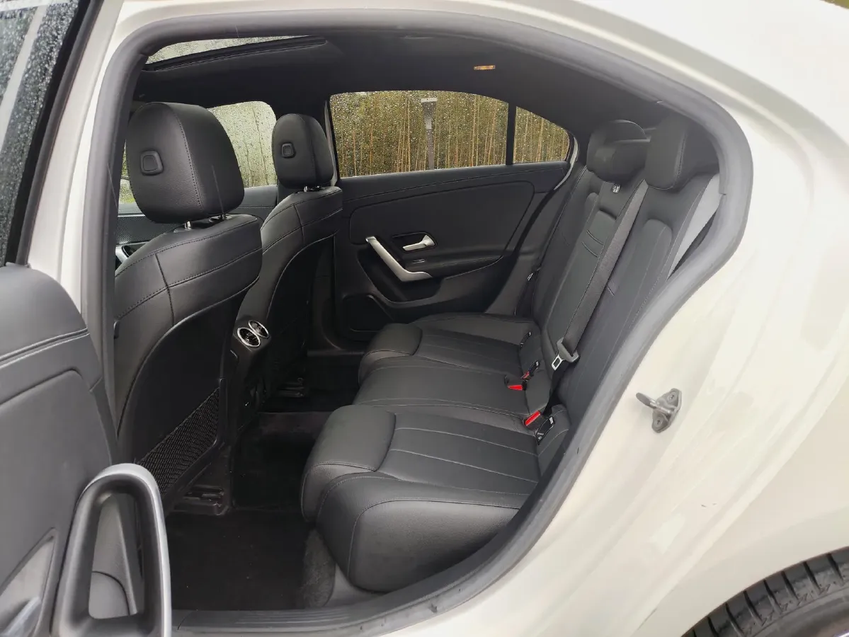 2020 Mercedes-Benz A Class 1.3T 163HP L4 7DCT,autocango,china used car exporter,china ev exporter,chinese used car exporter,chinese used ev exporter