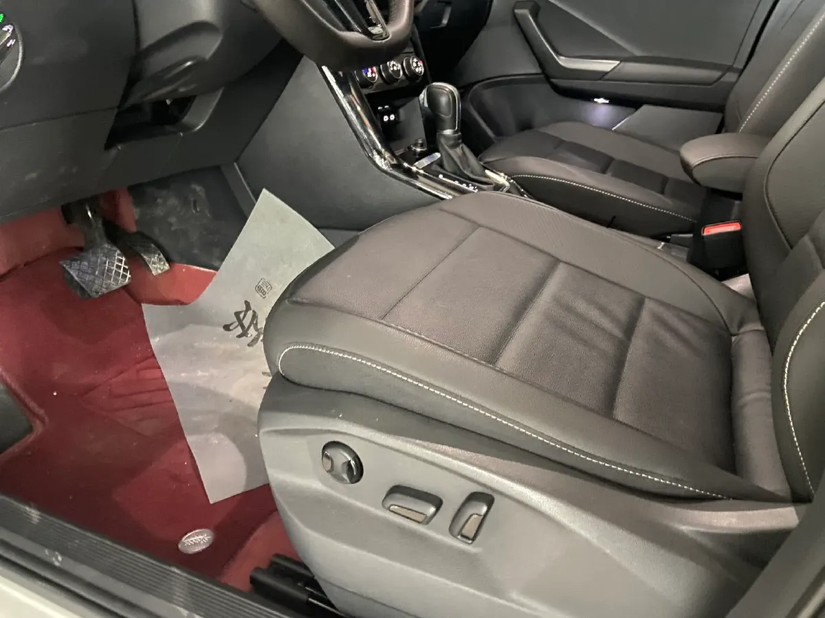 2022 Volkswagen T-Roc 1.4T 150HP L4 7DCT,autocango,china used car exporter,china ev exporter,chinese used car exporter,chinese used ev exporter