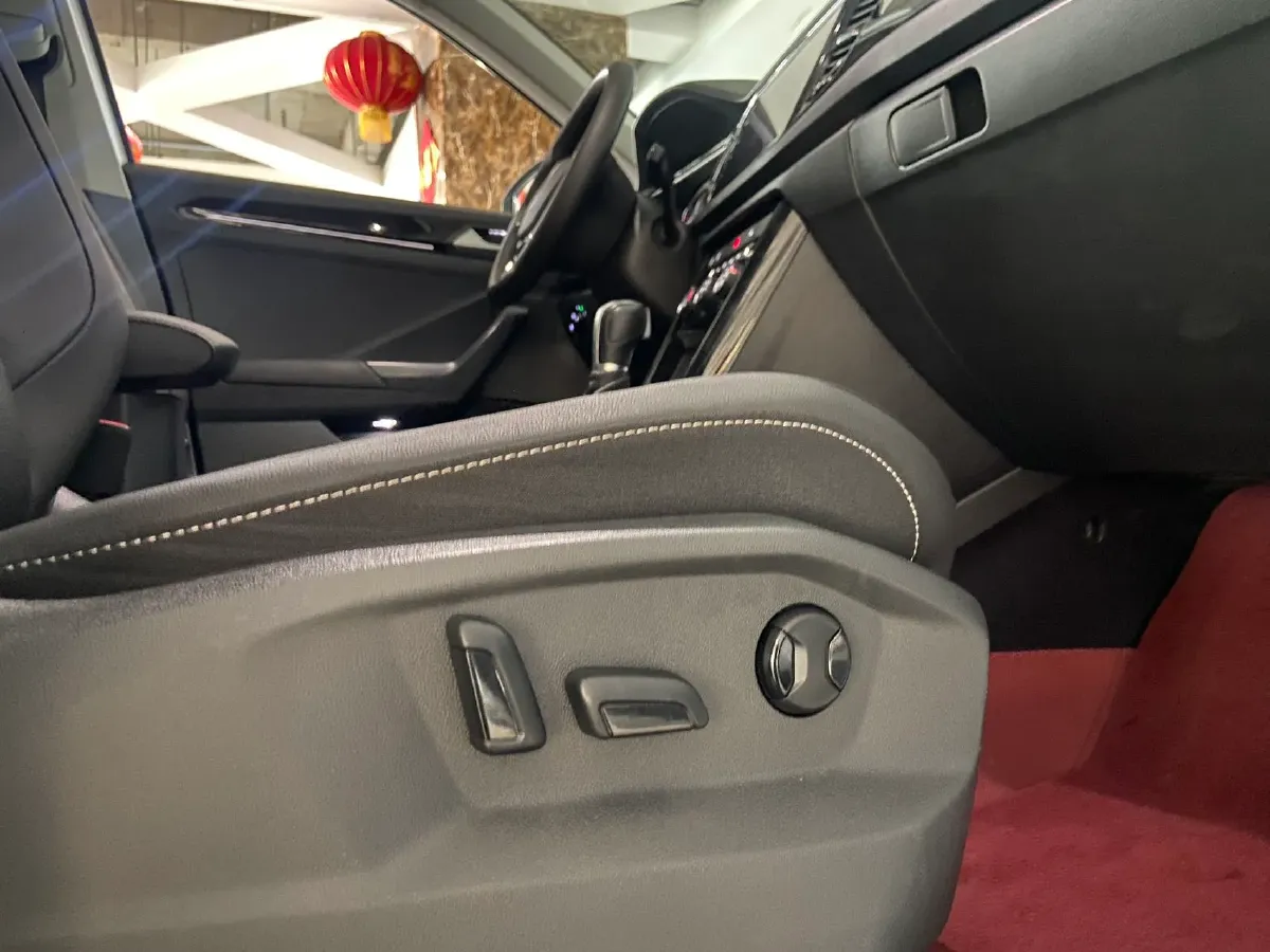 2022 Volkswagen T-Roc 1.4T 150HP L4 7DCT,autocango,china used car exporter,china ev exporter,chinese used car exporter,chinese used ev exporter