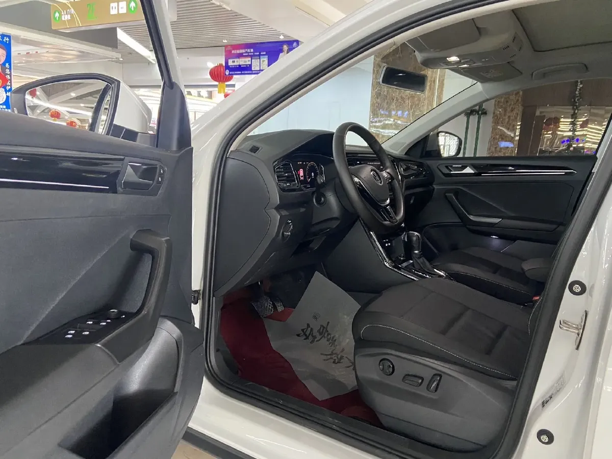 2022 Volkswagen T-Roc 1.4T 150HP L4 7DCT,autocango,china used car exporter,china ev exporter,chinese used car exporter,chinese used ev exporter