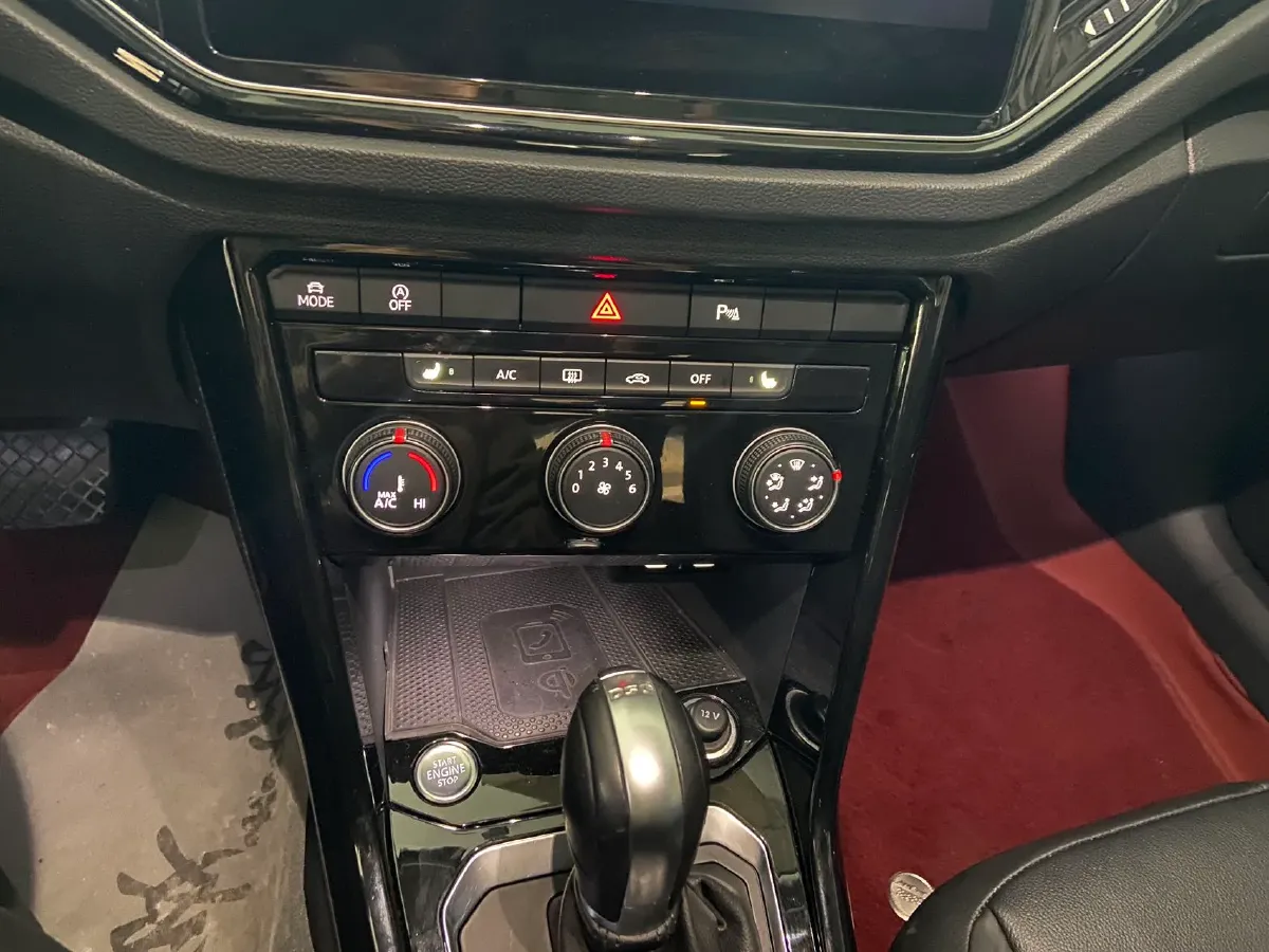 2022 Volkswagen T-Roc 1.4T 150HP L4 7DCT,autocango,china used car exporter,china ev exporter,chinese used car exporter,chinese used ev exporter