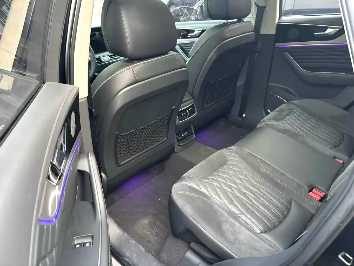 2022 HongQi HS5 2.0T 224HP L4 6AT,autocango,china used car exporter,china ev exporter,chinese used car exporter,chinese used ev exporter