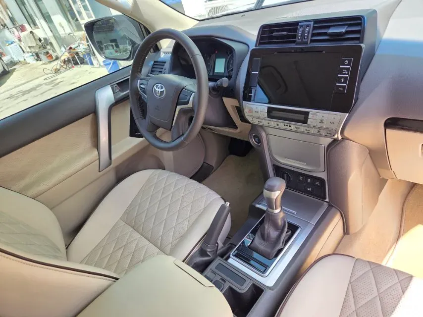 2019 Land Rover Range Rover Velar 2.0T 300HP L4 8AT,autocango,china used car exporter,china ev exporter,chinese used car exporter,chinese used ev exporter