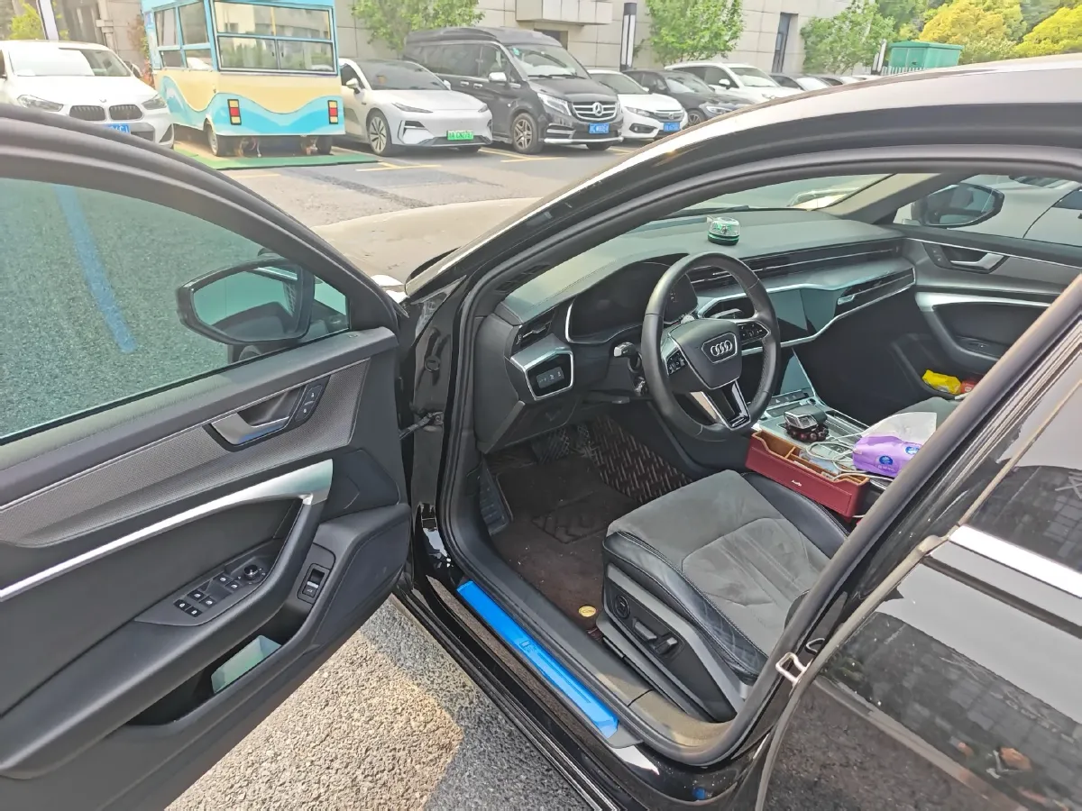 2021 Audi A6L 2.0T 224HP L4 7DCT,autocango,china used car exporter,china ev exporter,chinese used car exporter,chinese used ev exporter