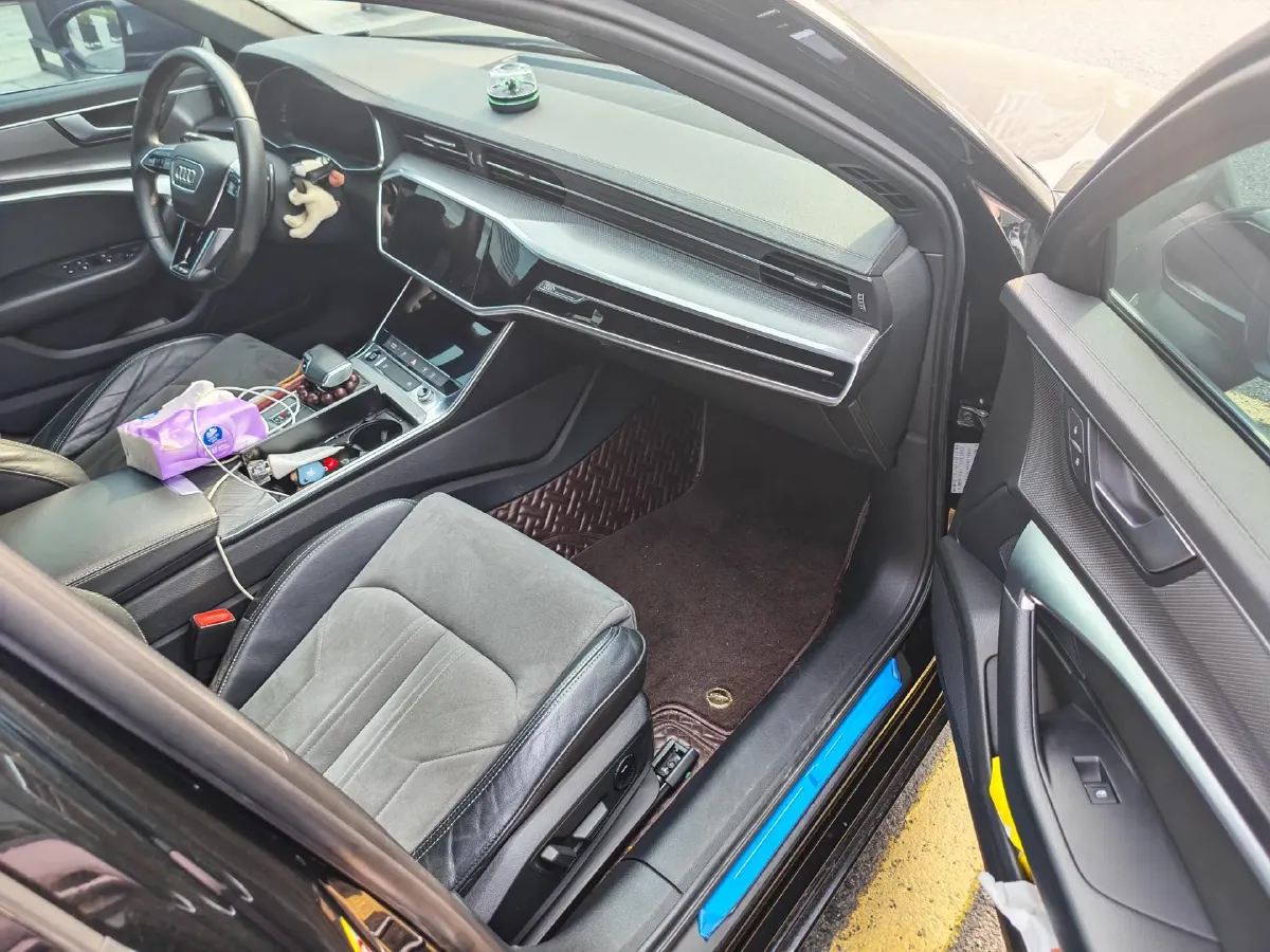 2021 Audi A6L 2.0T 224HP L4 7DCT,autocango,china used car exporter,china ev exporter,chinese used car exporter,chinese used ev exporter