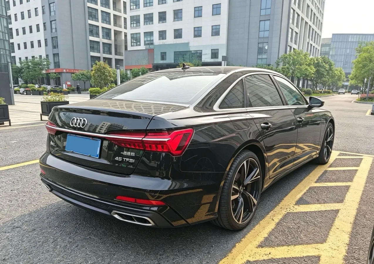2021 Audi A6L 2.0T 224HP L4 7DCT,autocango,china used car exporter,china ev exporter,chinese used car exporter,chinese used ev exporter
