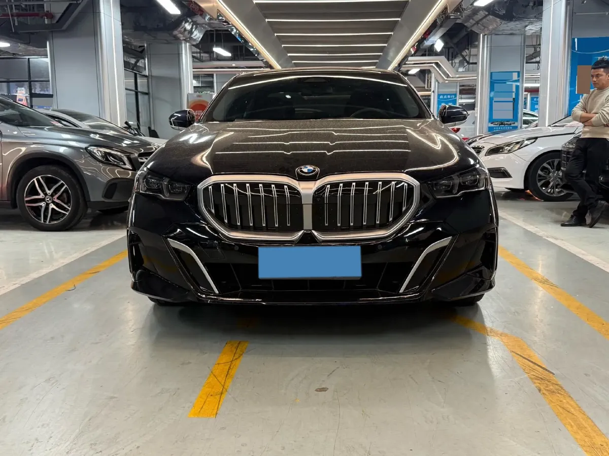 2024 BMW 5 Series 2.0T 258HP L4 8AT,autocango,china used car exporter,china ev exporter,chinese used car exporter,chinese used ev exporter