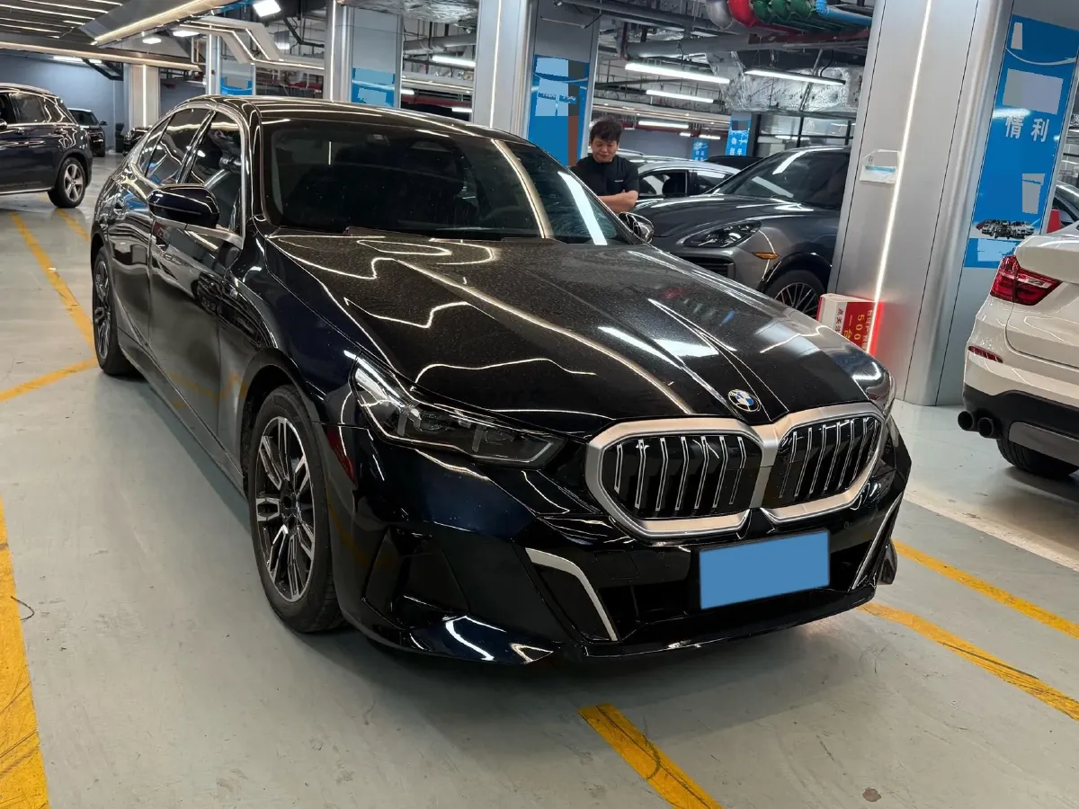 2024 BMW 5 Series 2.0T 258HP L4 8AT,autocango,china used car exporter,china ev exporter,chinese used car exporter,chinese used ev exporter