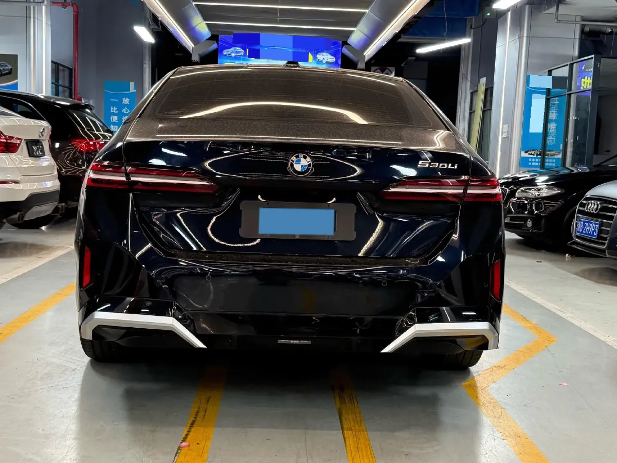 2024 BMW 5 Series 2.0T 258HP L4 8AT,autocango,china used car exporter,china ev exporter,chinese used car exporter,chinese used ev exporter