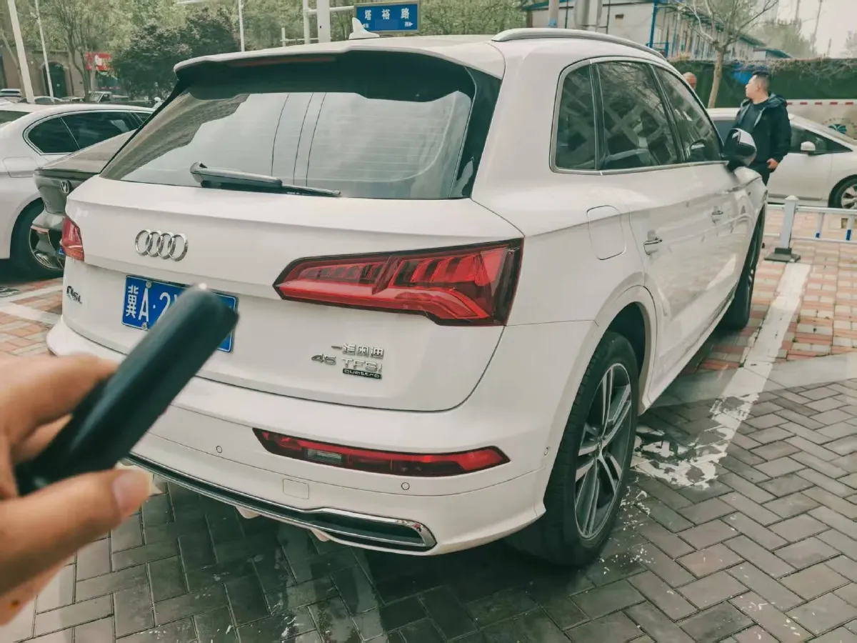 2020 Audi Q5L 2.0T 252HP L4 7DCT,autocango,china used car exporter,china ev exporter,chinese used car exporter,chinese used ev exporter