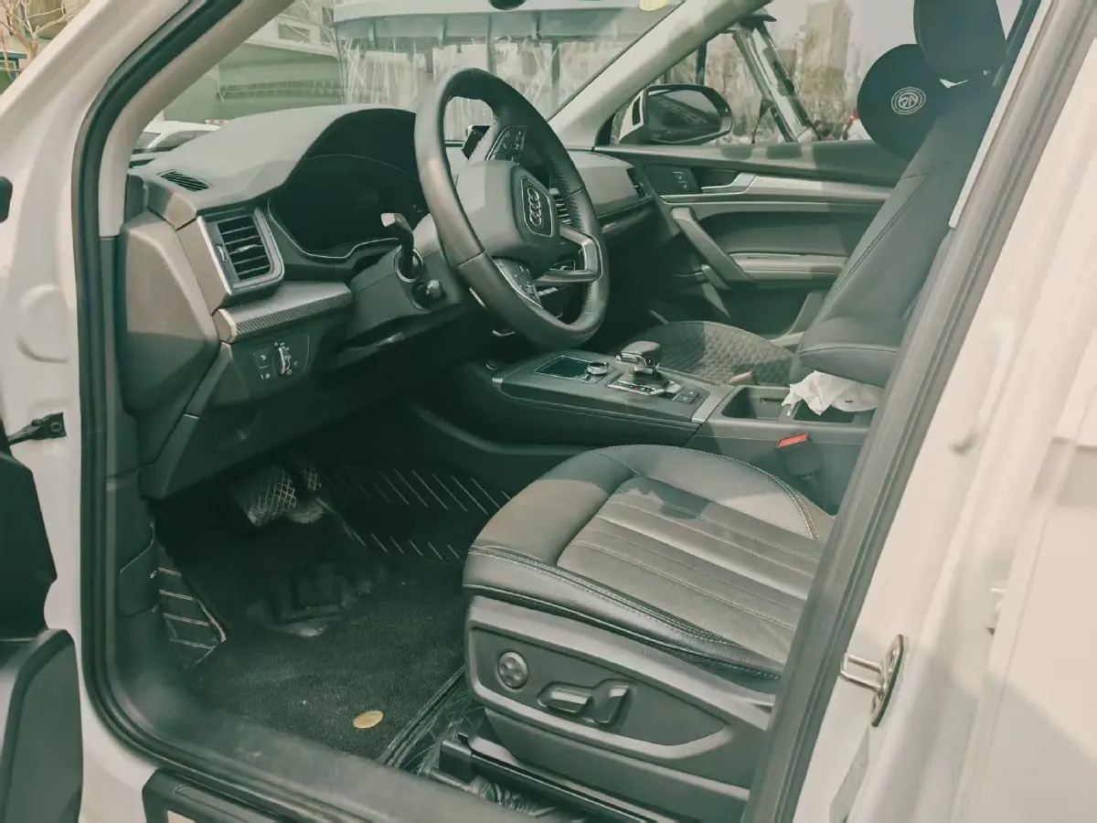 2020 Audi Q5L 2.0T 252HP L4 7DCT,autocango,china used car exporter,china ev exporter,chinese used car exporter,chinese used ev exporter