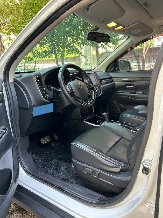 2020 Mitsubishi Outlander 2.0L 166HP L4 CVT,autocango,china used car exporter,china ev exporter,chinese used car exporter,chinese used ev exporter