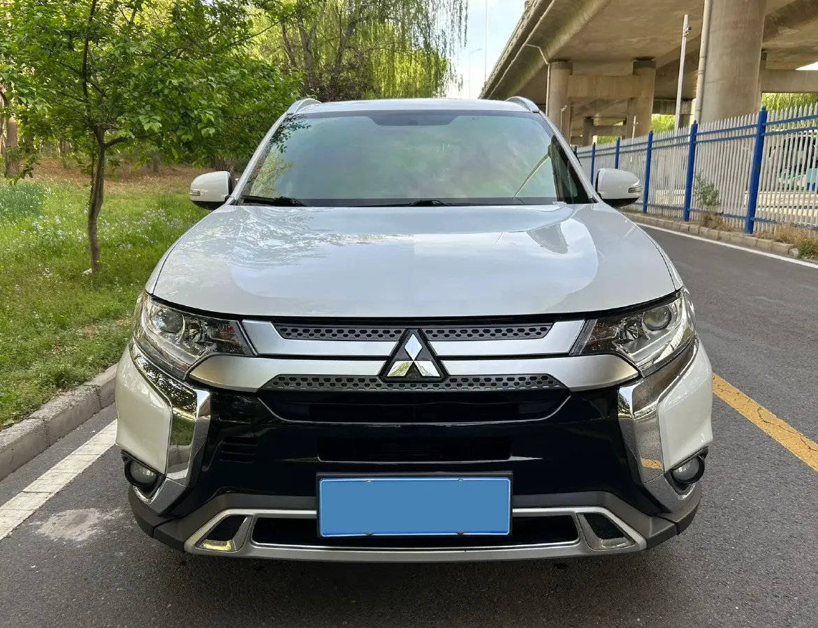 2020 Mitsubishi Outlander 2.0L 166HP L4 CVT,autocango,china used car exporter,china ev exporter,chinese used car exporter,chinese used ev exporter