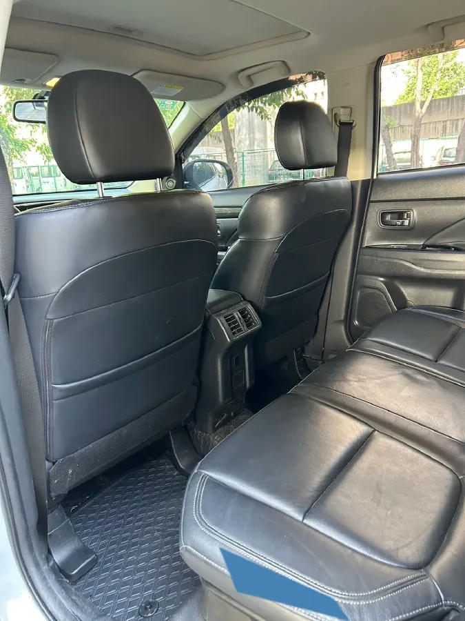 2020 Mitsubishi Outlander 2.0L 166HP L4 CVT,autocango,china used car exporter,china ev exporter,chinese used car exporter,chinese used ev exporter