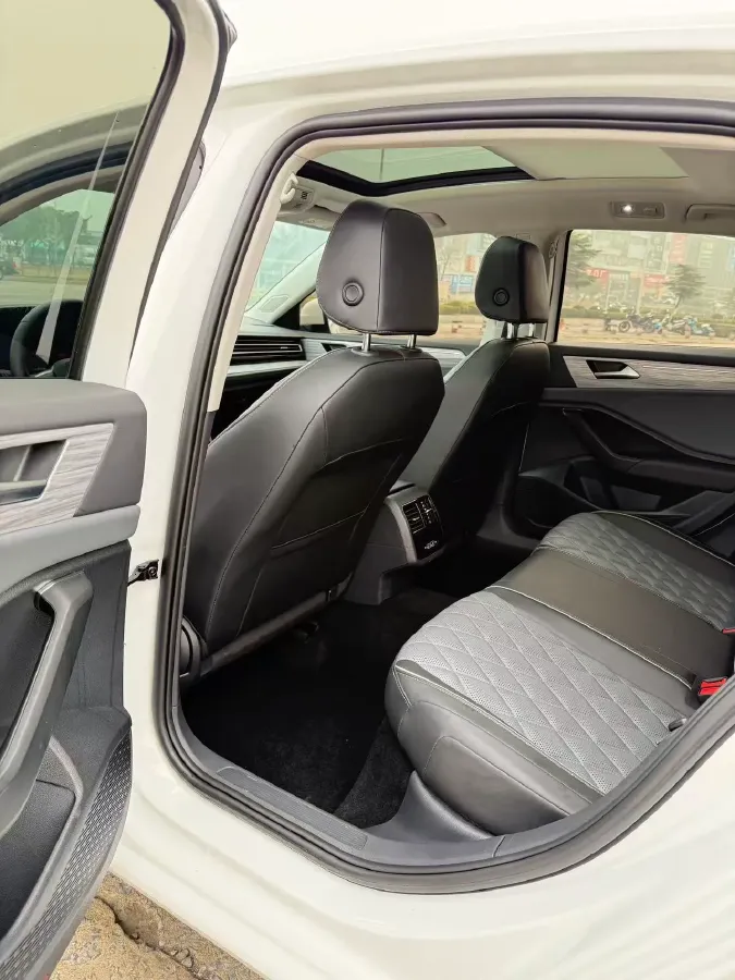 2023 Volkswagen Sagitar 1.5T 160HP L4 7DCT,autocango,china used car exporter,china ev exporter,chinese used car exporter,chinese used ev exporter