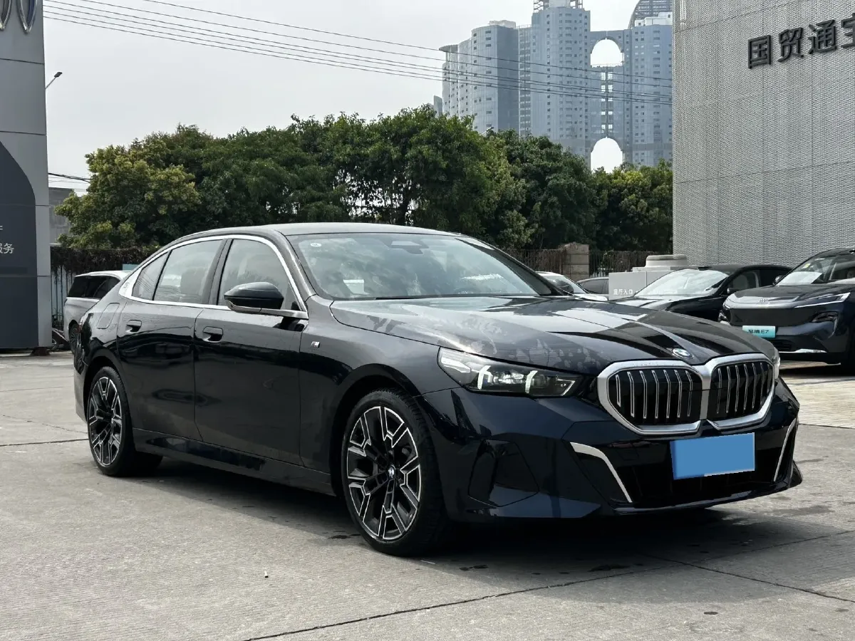 2025 BMW 5 Series 2.0T 258HP L4 8AT,autocango,china used car exporter,china ev exporter,chinese used car exporter,chinese used ev exporter